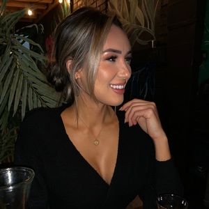 Meet your Posher, Dina